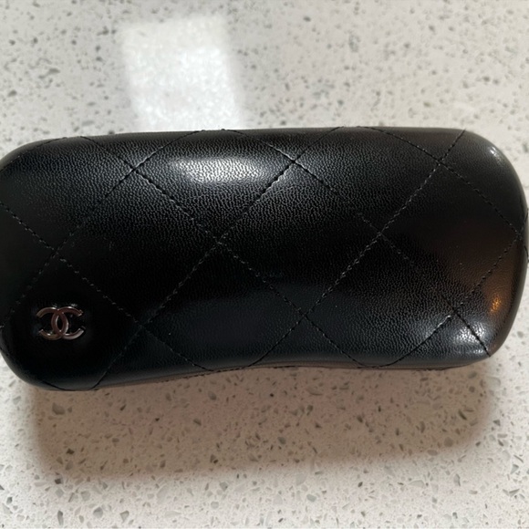 🌴😎Channel Sunglasses.  dainty pink CHANNEL Sunglasses! NEW WITH CASE 🌴😎😎🥰🥰🥰 - Picture 4 of 5